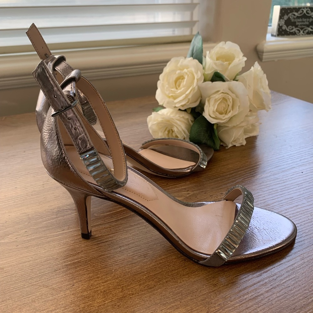 NWOT Aldo strappy silver sandals w/glassy accents
